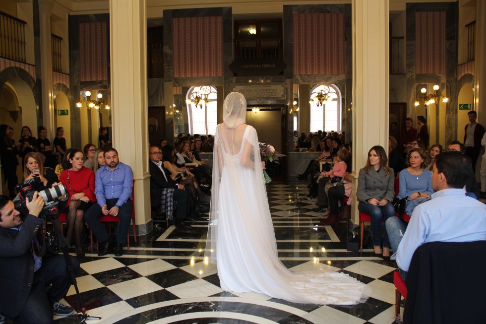 Cayetana Ferrer muestra su colección más Parisina en el Romea Cayetana Ferrer muestra su colección más Parisina en el Romea