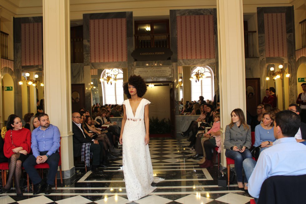 Cayetana Ferrer muestra su colección más Parisina en el Romea Cayetana Ferrer muestra su colección más Parisina en el Romea