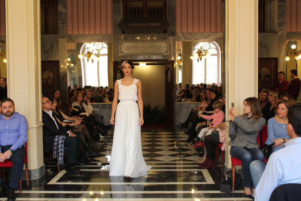 Cayetana Ferrer muestra su colección más Parisina en el Romea Cayetana Ferrer muestra su colección más Parisina en el Romea