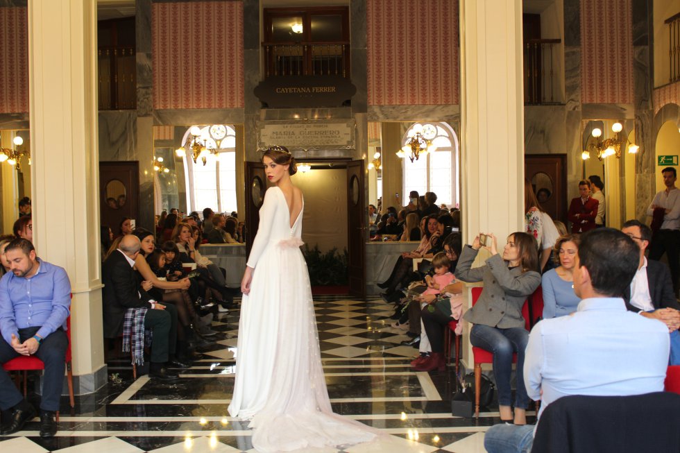 Cayetana Ferrer muestra su colección más Parisina en el Romea Cayetana Ferrer muestra su colección más Parisina en el Romea