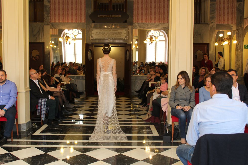 Cayetana Ferrer muestra su colección más Parisina en el Romea Cayetana Ferrer muestra su colección más Parisina en el Romea