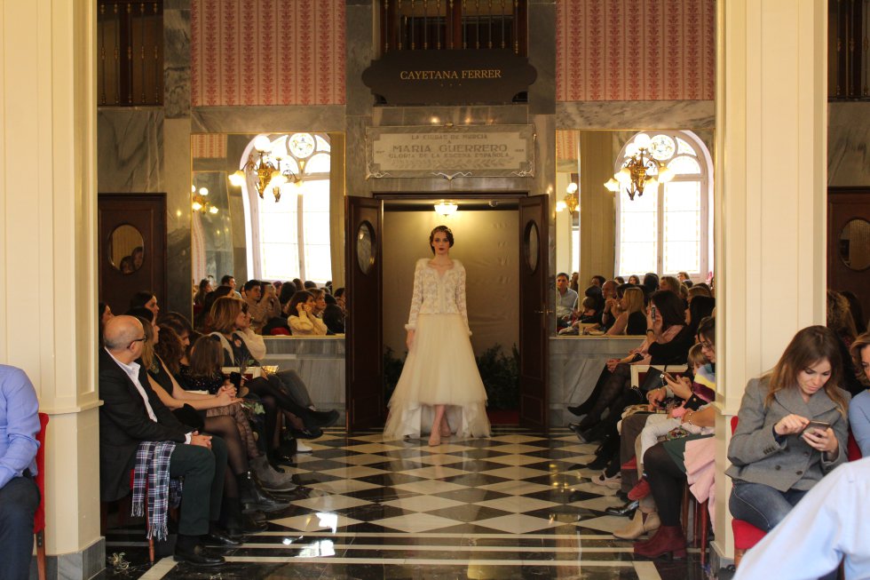 Cayetana Ferrer muestra su colección más Parisina en el Romea Cayetana Ferrer muestra su colección más Parisina en el Romea