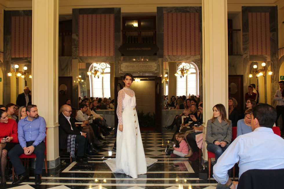 Cayetana Ferrer muestra su colección más Parisina en el Romea Cayetana Ferrer muestra su colección más Parisina en el Romea