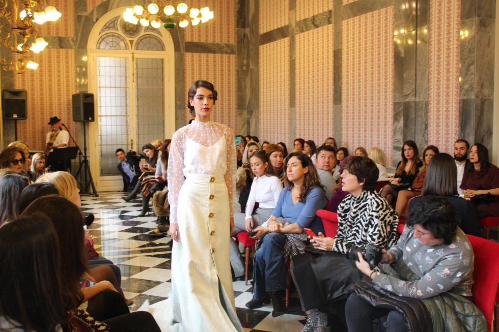 Cayetana Ferrer muestra su colección más Parisina en el Romea Cayetana Ferrer muestra su colección más Parisina en el Romea