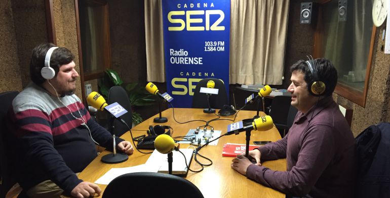 Francisco Fraga en los estudios de Radio Ourense