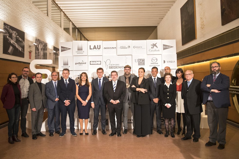 Los premiados en esta edición, con el Presidente Feijóo, el Alcalde Martiño Noriega, el Director de Radio Galicia, Jordi Jordà y el Director Nacional de la SER, Antonio H. Rodicio. Los premiados en esta edición, con el Presidente Feijóo, el Alcalde Martiño Noriega, el Director de Radio Galicia, Jordi Jordà y el Director Nacional de la SER, Antonio H. Rodicio.