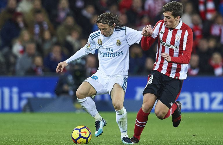 Luka Modric of Real Madrid CF (L) being followed by Ander Iturraspe of Athletic Club (R) during the La Liga match between Athletic Club and Real Madrid at Estadio de San Mames on December 2, 2017 in Bilbao, .  