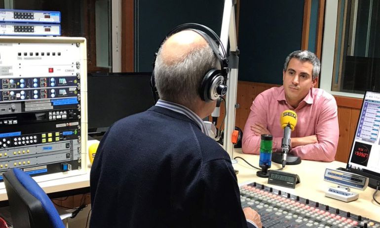 Pablo Zuloaga durante la entrevista de Pedro Aresti en la Ventana 