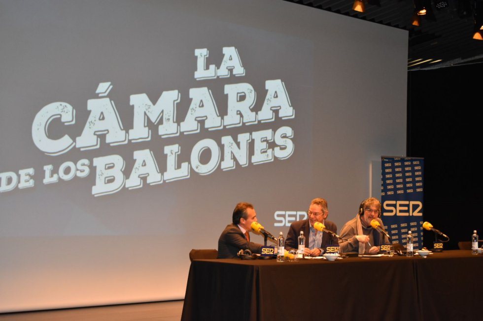 De izquierda a derecha, Rafael Herrador, director territorial de CaixaBank; Salomón Hachuel y José Guerrerro 'Yuyu' De izquierda a derecha, Rafael Herrador, director territorial de CaixaBank; Salomón Hachuel y José Guerrerro 'Yuyu'