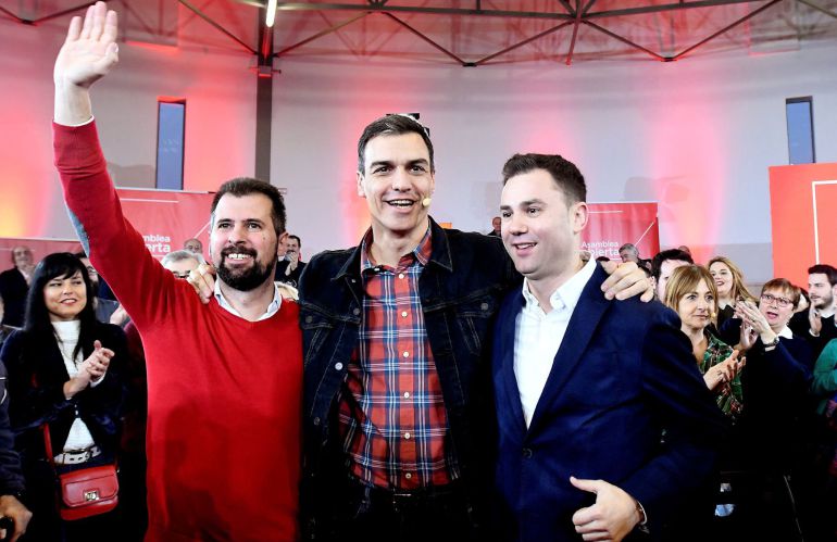 El secretario general del PSOE, Pedro Sánchez, acompañado por el secretario regional Luis Tudanca y el provincial Javier Alfonso Cendón 