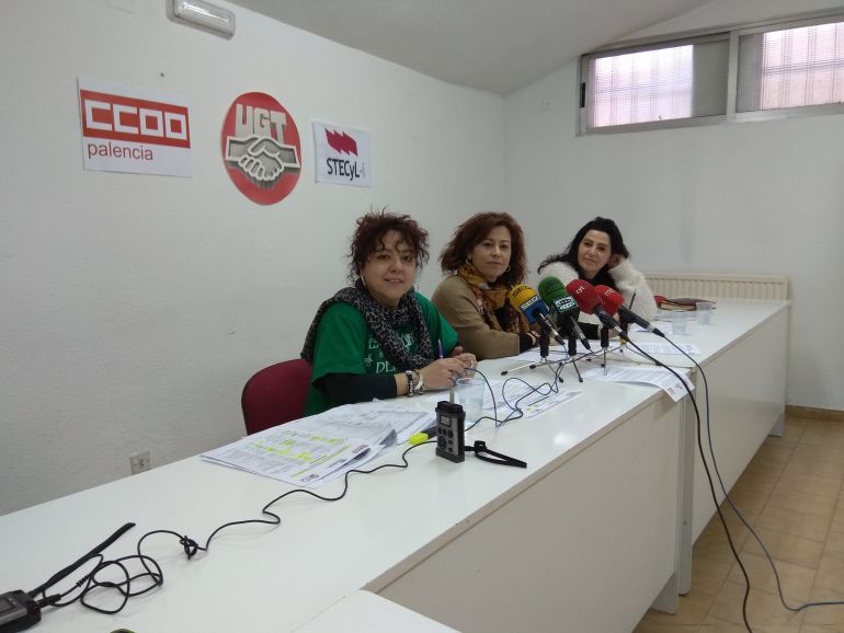 Montserrat del Val (CCOO), Ana Estévez (UGT) y Elisa Simón (STES) / Beatriz Alvarez
