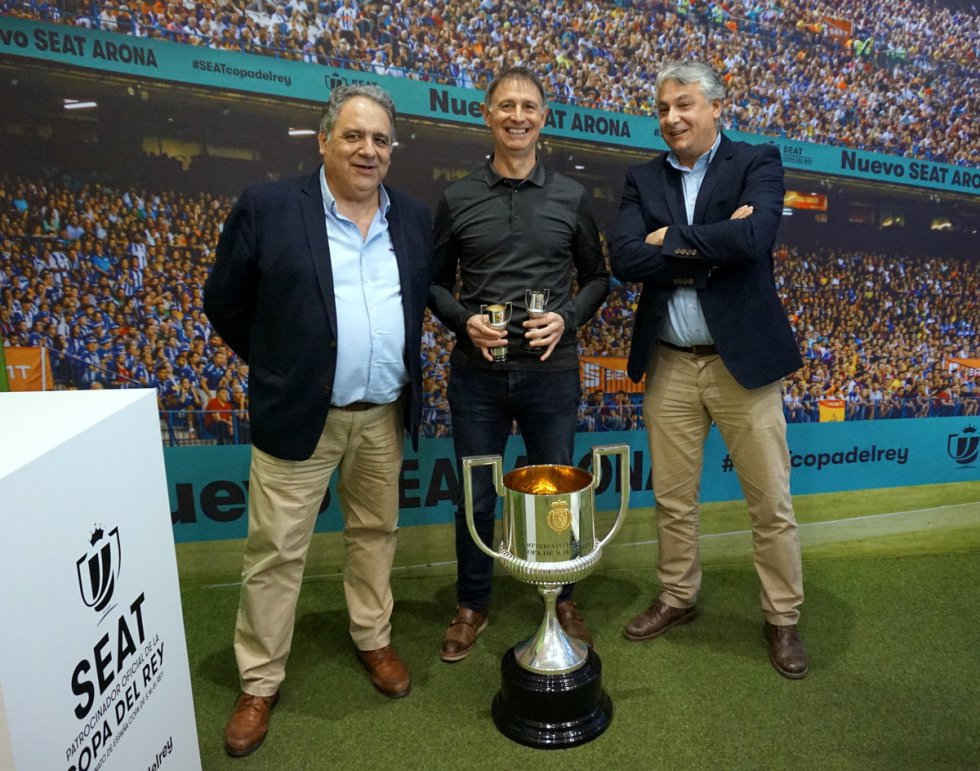 La Copa del Rey en Elda: FOTOGALERÍA | La Copa del Rey pasó por SEAT - Hugo Motor de Elda-Petrer La Copa del Rey en Elda: FOTOGALERÍA | La Copa del Rey pasó por SEAT - Hugo Motor de Elda-Petrer
