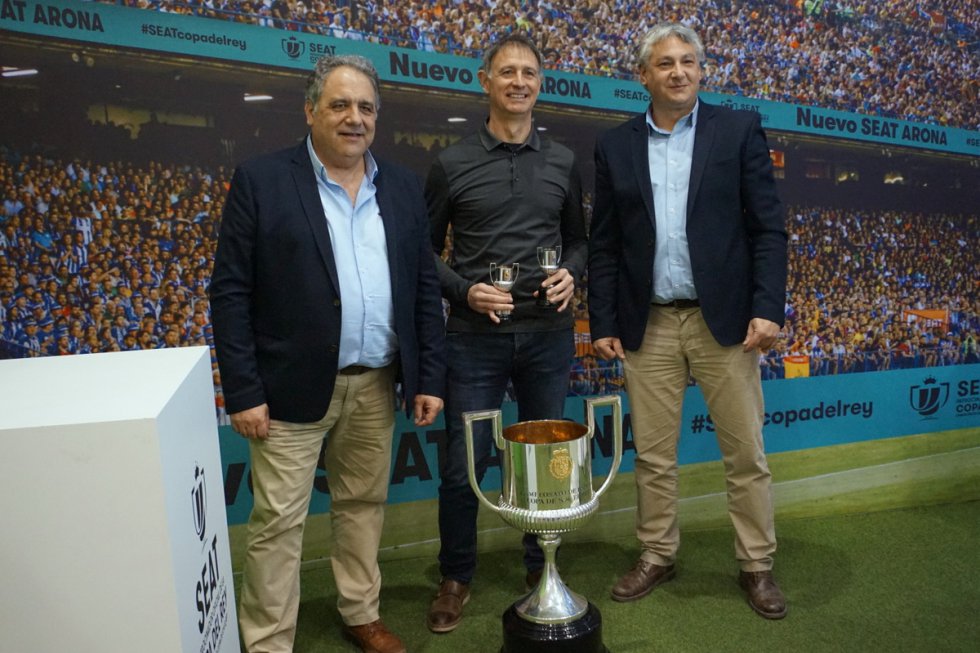 La Copa del Rey en Elda: FOTOGALERÍA | La Copa del Rey pasó por SEAT - Hugo Motor de Elda-Petrer La Copa del Rey en Elda: FOTOGALERÍA | La Copa del Rey pasó por SEAT - Hugo Motor de Elda-Petrer