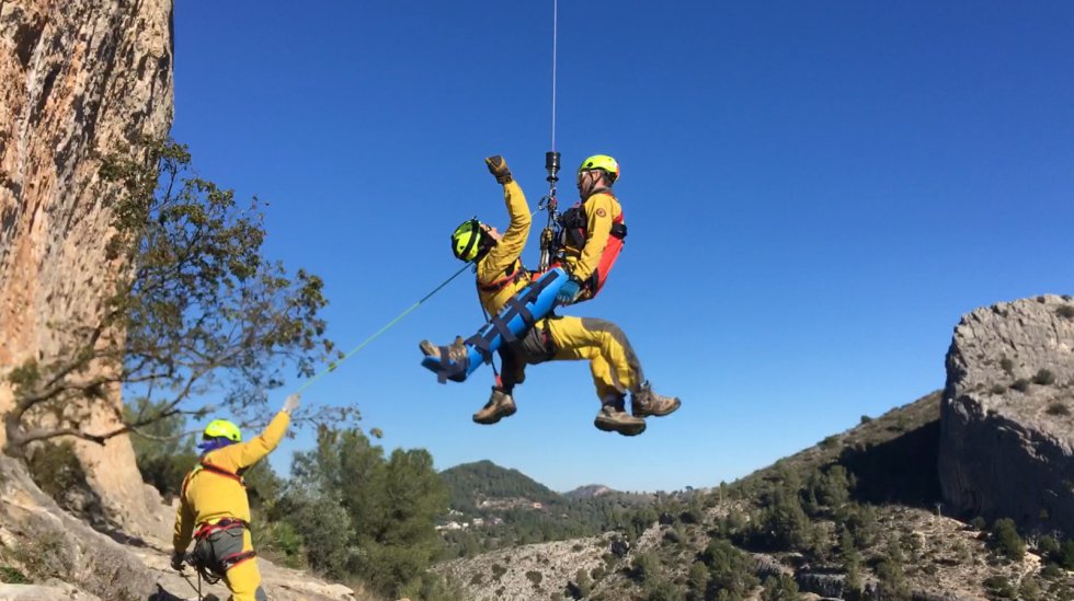 Entrenamiento del Grupo Especial de Rescate en Altura (GERA) del Consorcio Provincial de Bomberos de Valencia y el helicóptero Víctor 1 de la Agencia Valenciana de Seguridad y Respuesta a las Emergencias Entrenamiento del Grupo Especial de Rescate en Altura (GERA) del Consorcio Provincial de Bomberos de Valencia y el helicóptero Víctor 1 de la Agencia Valenciana de Seguridad y Respuesta a las Emergencias