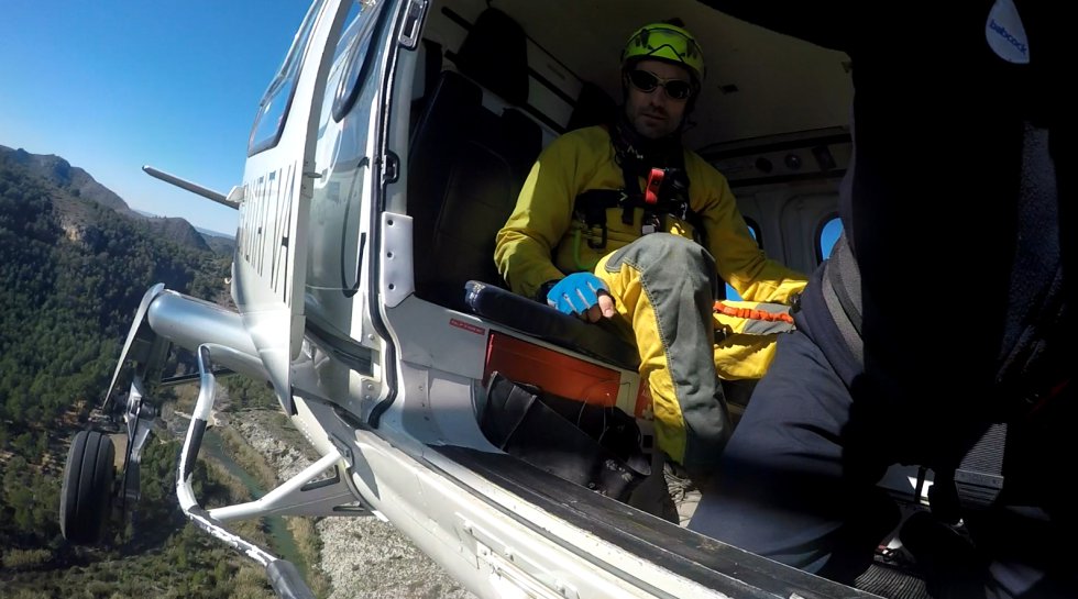 Entrenamiento del Grupo Especial de Rescate en Altura (GERA) del Consorcio Provincial de Bomberos de Valencia y el helicóptero Víctor 1 de la Agencia Valenciana de Seguridad y Respuesta a las Emergencias Entrenamiento del Grupo Especial de Rescate en Altura (GERA) del Consorcio Provincial de Bomberos de Valencia y el helicóptero Víctor 1 de la Agencia Valenciana de Seguridad y Respuesta a las Emergencias