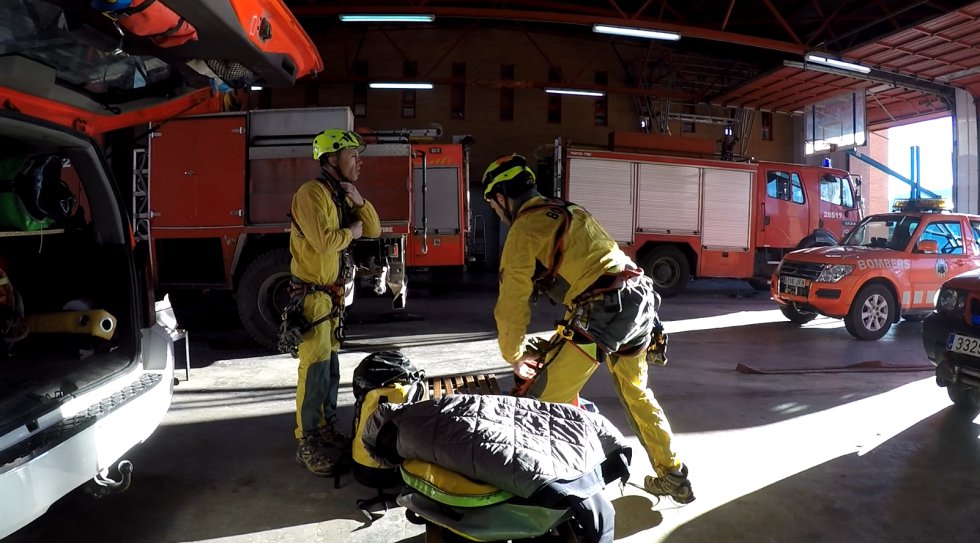 Entrenamiento del Grupo Especial de Rescate en Altura (GERA) del Consorcio Provincial de Bomberos de Valencia y el helicóptero Víctor 1 de la Agencia Valenciana de Seguridad y Respuesta a las Emergencias Entrenamiento del Grupo Especial de Rescate en Altura (GERA) del Consorcio Provincial de Bomberos de Valencia y el helicóptero Víctor 1 de la Agencia Valenciana de Seguridad y Respuesta a las Emergencias