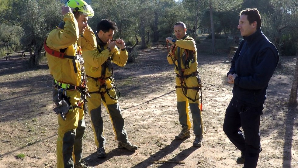 Entrenamiento del Grupo Especial de Rescate en Altura (GERA) del Consorcio Provincial de Bomberos de Valencia y el helicóptero Víctor 1 de la Agencia Valenciana de Seguridad y Respuesta a las Emergencias Entrenamiento del Grupo Especial de Rescate en Altura (GERA) del Consorcio Provincial de Bomberos de Valencia y el helicóptero Víctor 1 de la Agencia Valenciana de Seguridad y Respuesta a las Emergencias