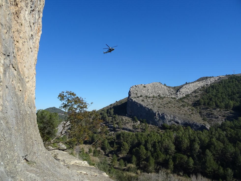 Entrenamiento del Grupo Especial de Rescate en Altura (GERA) del Consorcio Provincial de Bomberos de Valencia y el helicóptero Víctor 1 de la Agencia Valenciana de Seguridad y Respuesta a las Emergencias Entrenamiento del Grupo Especial de Rescate en Altura (GERA) del Consorcio Provincial de Bomberos de Valencia y el helicóptero Víctor 1 de la Agencia Valenciana de Seguridad y Respuesta a las Emergencias