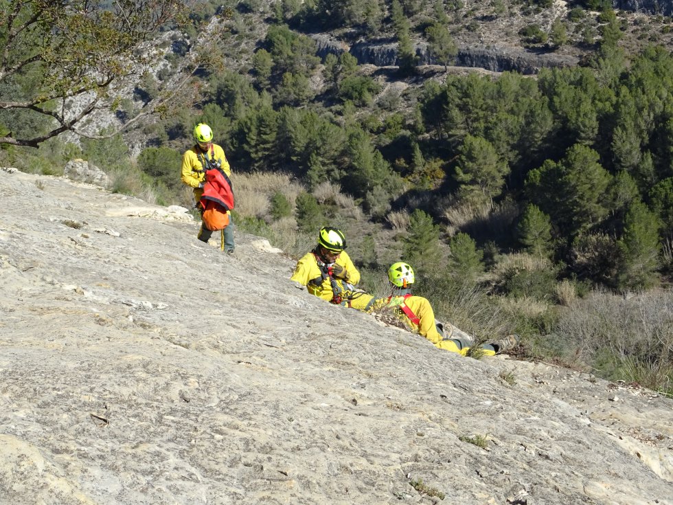 Entrenamiento del Grupo Especial de Rescate en Altura (GERA) del Consorcio Provincial de Bomberos de Valencia y el helicóptero Víctor 1 de la Agencia Valenciana de Seguridad y Respuesta a las Emergencias Entrenamiento del Grupo Especial de Rescate en Altura (GERA) del Consorcio Provincial de Bomberos de Valencia y el helicóptero Víctor 1 de la Agencia Valenciana de Seguridad y Respuesta a las Emergencias
