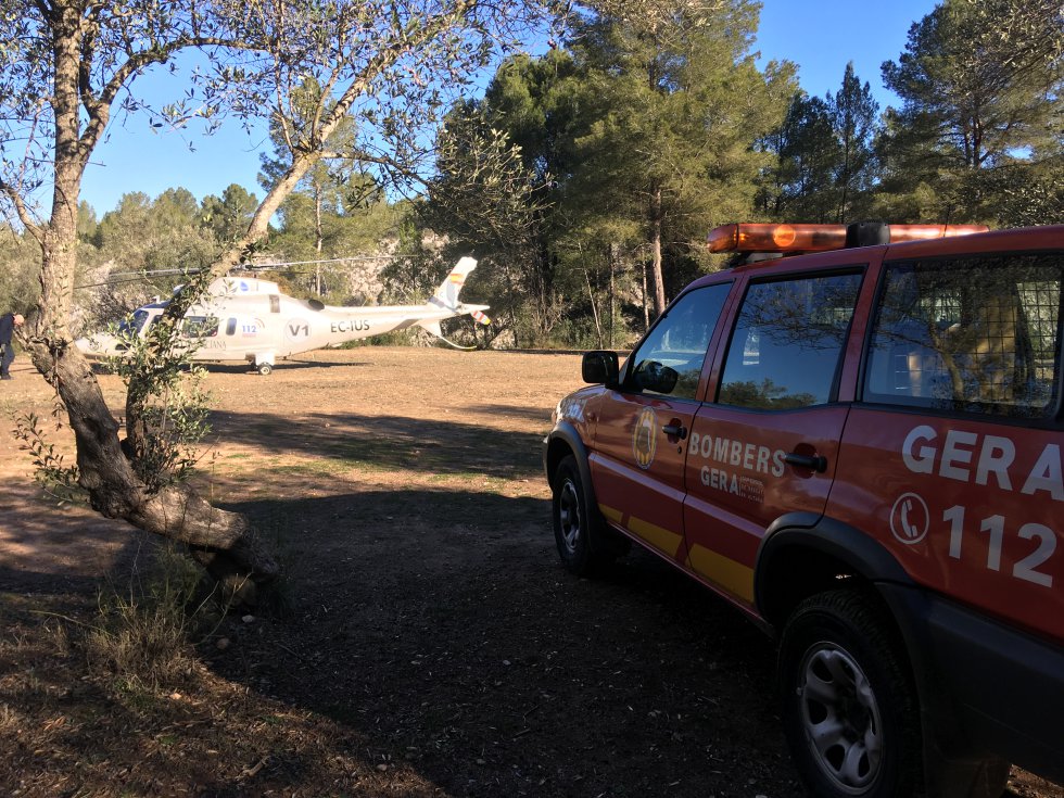 Entrenamiento del Grupo Especial de Rescate en Altura (GERA) del Consorcio Provincial de Bomberos de Valencia y el helicóptero Víctor 1 de la Agencia Valenciana de Seguridad y Respuesta a las Emergencias Entrenamiento del Grupo Especial de Rescate en Altura (GERA) del Consorcio Provincial de Bomberos de Valencia y el helicóptero Víctor 1 de la Agencia Valenciana de Seguridad y Respuesta a las Emergencias