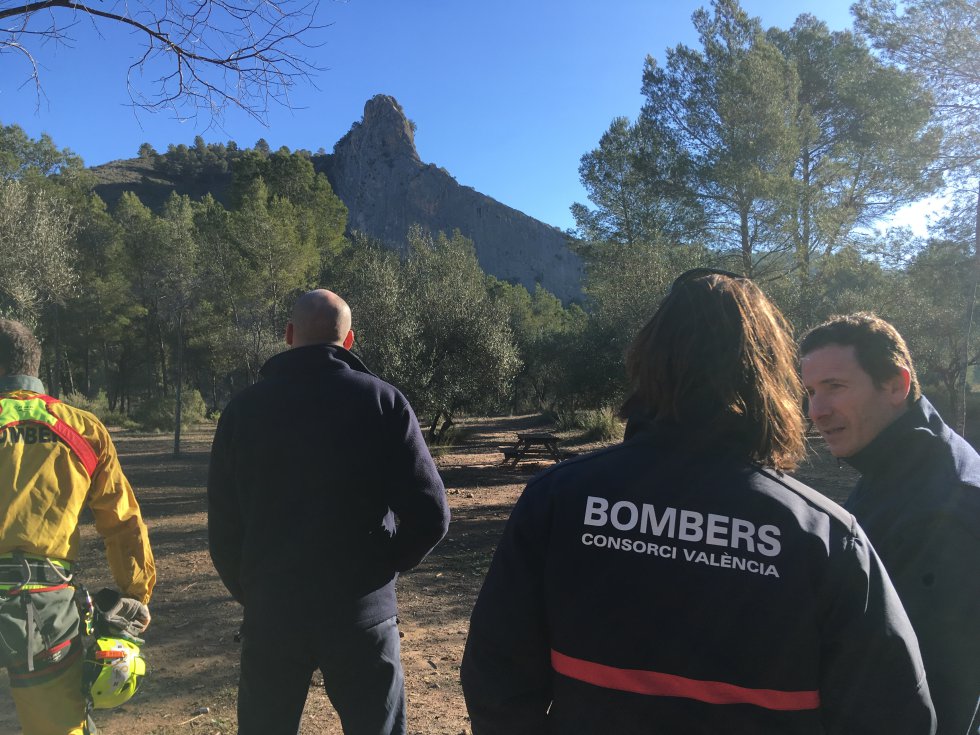 Entrenamiento del Grupo Especial de Rescate en Altura (GERA) del Consorcio Provincial de Bomberos de Valencia y el helicóptero Víctor 1 de la Agencia Valenciana de Seguridad y Respuesta a las Emergencias Entrenamiento del Grupo Especial de Rescate en Altura (GERA) del Consorcio Provincial de Bomberos de Valencia y el helicóptero Víctor 1 de la Agencia Valenciana de Seguridad y Respuesta a las Emergencias