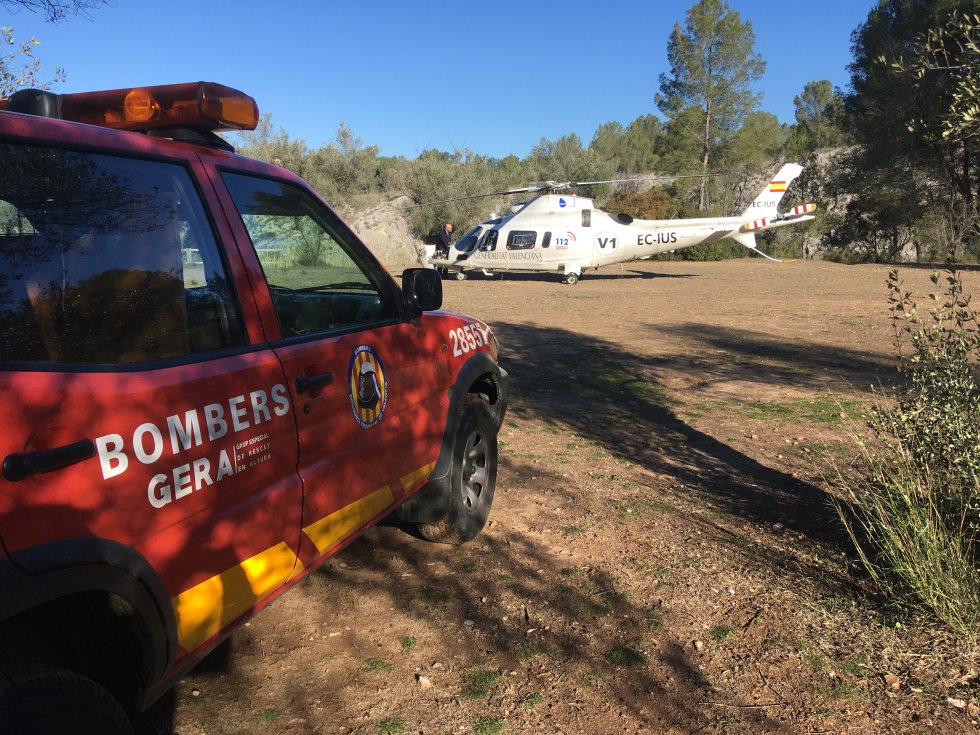 Entrenamiento del Grupo Especial de Rescate en Altura (GERA) del Consorcio Provincial de Bomberos de Valencia y el helicóptero Víctor 1 de la Agencia Valenciana de Seguridad y Respuesta a las Emergencias Entrenamiento del Grupo Especial de Rescate en Altura (GERA) del Consorcio Provincial de Bomberos de Valencia y el helicóptero Víctor 1 de la Agencia Valenciana de Seguridad y Respuesta a las Emergencias