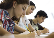 El punto, ¿antes o después del paréntesis?