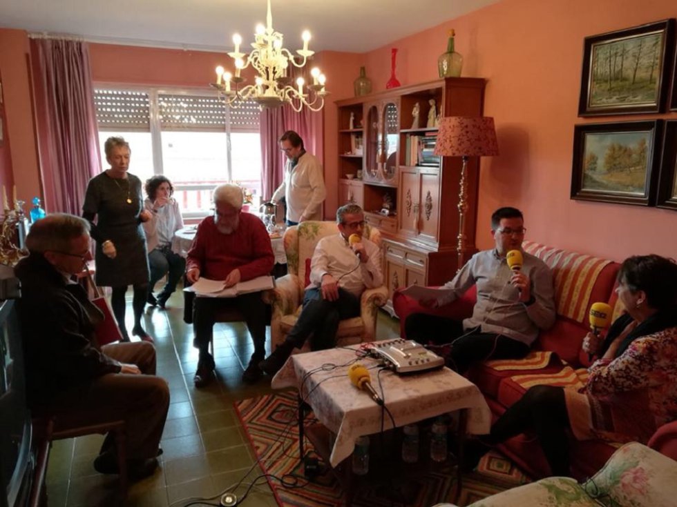 La Cadena SER Teruel celebra el Día Mundial de la Radio emitiendo Hoy por Hoy Teruel desde la casa de Choni, una de sus oyentes La Cadena SER Teruel celebra el Día Mundial de la Radio emitiendo Hoy por Hoy Teruel desde la casa de Choni, una de sus oyentes