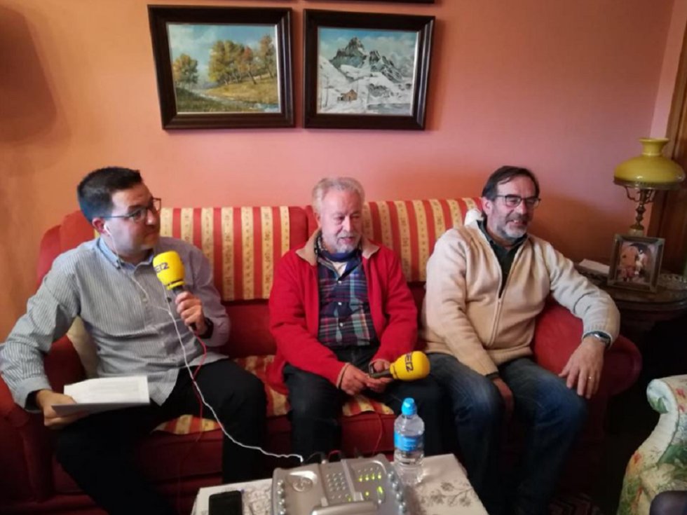 La Cadena SER Teruel celebra el Día Mundial de la Radio emitiendo Hoy por Hoy Teruel desde la casa de Choni, una de sus oyentes La Cadena SER Teruel celebra el Día Mundial de la Radio emitiendo Hoy por Hoy Teruel desde la casa de Choni, una de sus oyentes