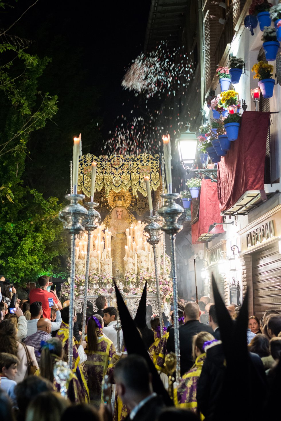 "Plaza larga", fotografía premiada con el segundo accésit en el concurso "Pasión por Granada" "Plaza larga", fotografía premiada con el segundo accésit en el concurso "Pasión por Granada"