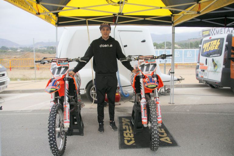 Motocross En Elda Luis Lopez Gomez Defiende El Liderato En El Finca Lacy Radio Elda Actualidad Cadena Ser