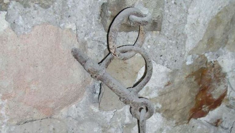 Cadena usada para encadenar presos que aún se conserva en la antigua cárcel del Corregidor de Cuenca.