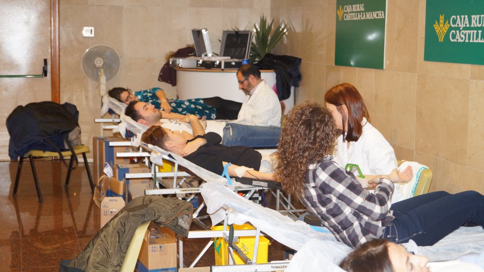 10º Maratón de Donantes de Sangre de la Cadena SER de Toledo, en colaboración con la Hermandad de Donantes de Sangre y Caja Rural de Castilla-La Mancha 10º Maratón de Donantes de Sangre de la Cadena SER de Toledo, en colaboración con la Hermandad de Donantes de Sangre y Caja Rural de Castilla-La Mancha