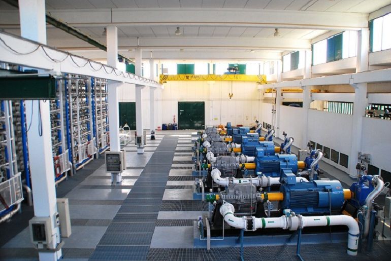 Interior de la planta desalinizadora de Xàbia.