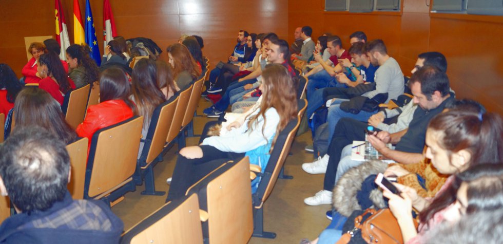 Aquí tienes las mejores imágenes de 'LOS40 en la Universidad' con Tony Aguilar Aquí tienes las mejores imágenes de 'LOS40 en la Universidad' con Tony Aguilar