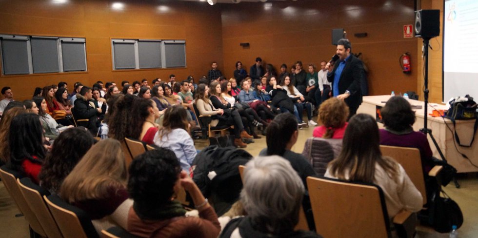 Aquí tienes las mejores imágenes de 'LOS40 en la Universidad' con Tony Aguilar Aquí tienes las mejores imágenes de 'LOS40 en la Universidad' con Tony Aguilar