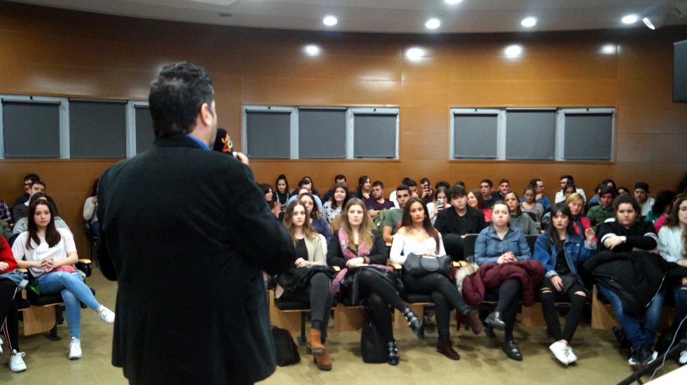 Aquí tienes las mejores imágenes de 'LOS40 en la Universidad' con Tony Aguilar Aquí tienes las mejores imágenes de 'LOS40 en la Universidad' con Tony Aguilar