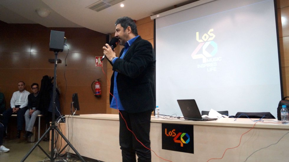 Aquí tienes las mejores imágenes de 'LOS40 en la Universidad' con Tony Aguilar Aquí tienes las mejores imágenes de 'LOS40 en la Universidad' con Tony Aguilar