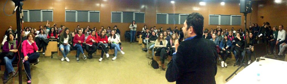 Aquí tienes las mejores imágenes de 'LOS40 en la Universidad' con Tony Aguilar Aquí tienes las mejores imágenes de 'LOS40 en la Universidad' con Tony Aguilar