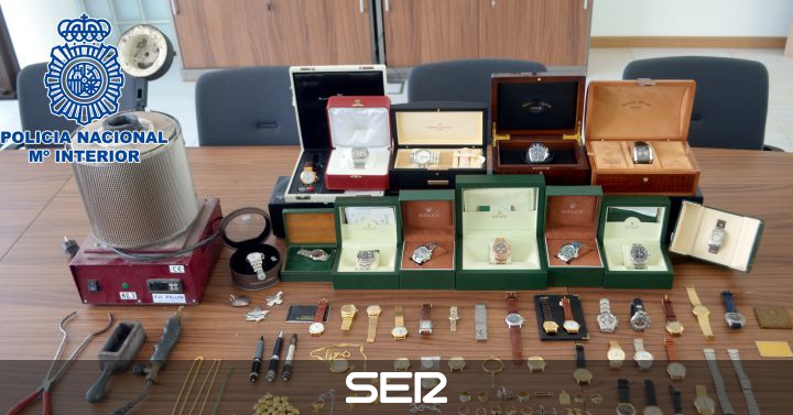 Policia Nacional La Policia Nacional Expone Joyas Y Objetos Robados Por Valor De 25 000 Euros Radio Ibiza Hora 14 Ibiza Cadena Ser