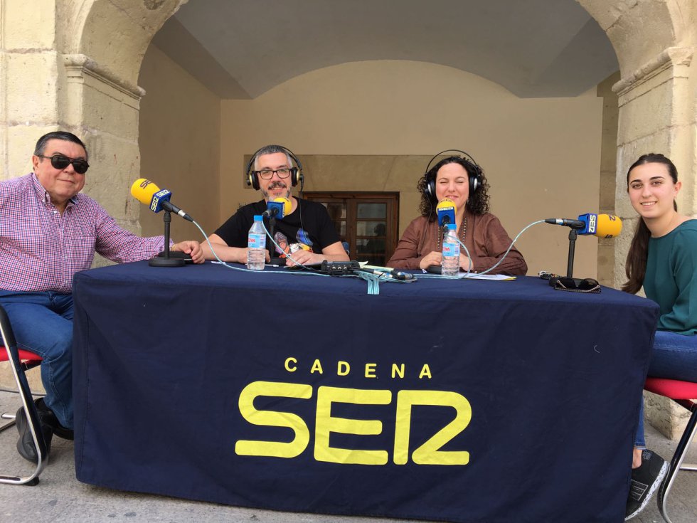 Ramón Rocamora, Capitán de la Santa Cruz y Andrea Lozano, reina Cristiana Ramón Rocamora, Capitán de la Santa Cruz y Andrea Lozano, reina Cristiana