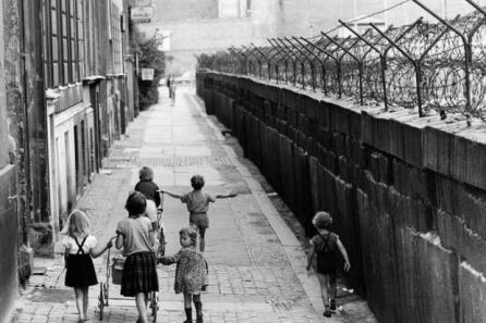 'Héroes' en el muro de Berlín con David Bowie