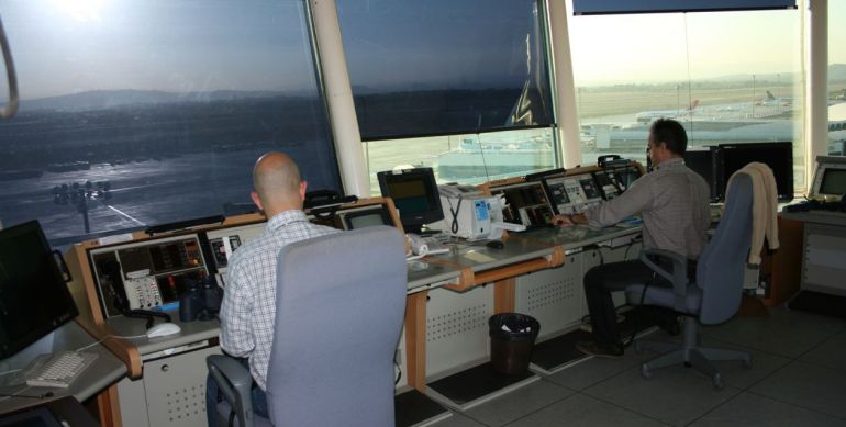 Torre de control, cuyo mantenimiento llevan técnicos especializado