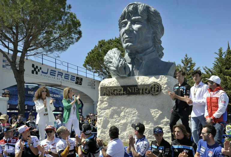 El busto de Ángel Nieto ya preside la puerta número 2 del Circuito de Jerez