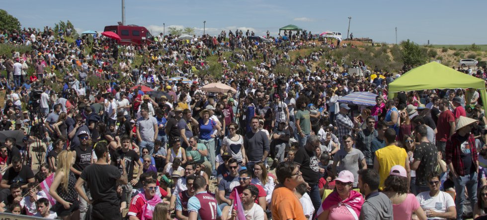 Miles de personas se reunieron en Villanueva de la Torre para celebrar el primer aniversario de Moderdonia Miles de personas se reunieron en Villanueva de la Torre para celebrar el primer aniversario de Moderdonia