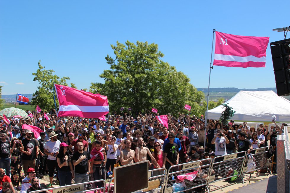 Miles de personas se reunieron en Villanueva de la Torre para celebrar el primer aniversario de Moderdonia Miles de personas se reunieron en Villanueva de la Torre para celebrar el primer aniversario de Moderdonia