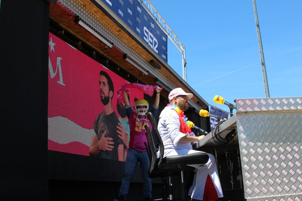 El equipo de La vida moderna en Villanueva de la Torre El equipo de La vida moderna en Villanueva de la Torre