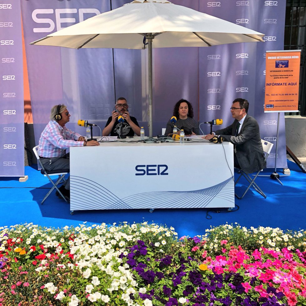 El magistrado del TSJ, Joaquín Ángel de Domingo y el alcalde de Murcia, José Ballesta, junto a los conductores de Hoy por Hoy Región de Murcia, Paco y Maica Sánchez El magistrado del TSJ, Joaquín Ángel de Domingo y el alcalde de Murcia, José Ballesta, junto a los conductores de Hoy por Hoy Región de Murcia, Paco y Maica Sánchez