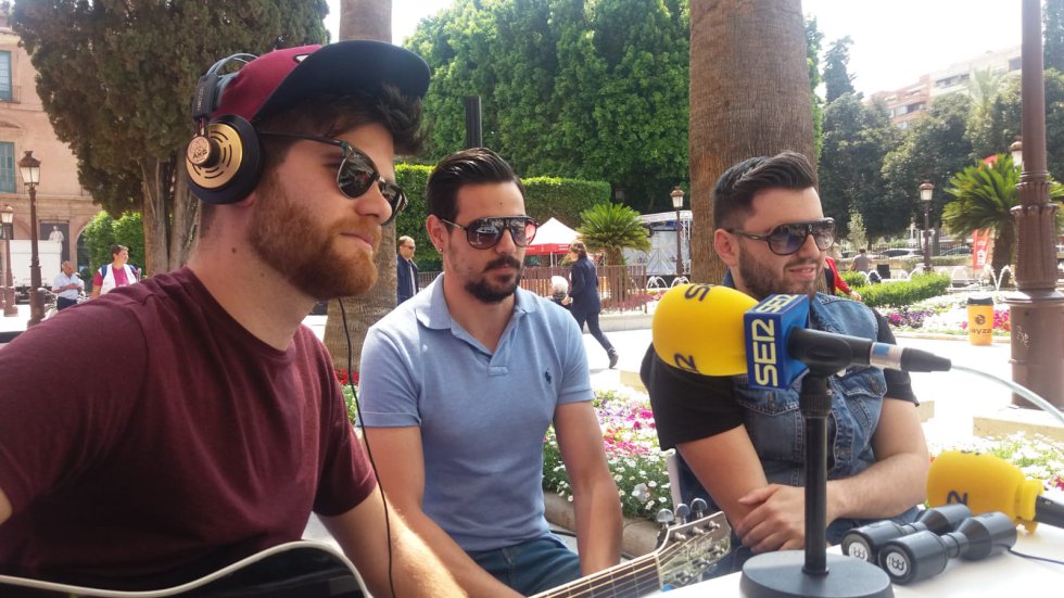 Planeta Tortuga han interpretado en directo "Noches de Mayo" la canción oficial de las Fiestas de la Bruja 2018, en Alcantarilla Planeta Tortuga han interpretado en directo "Noches de Mayo" la canción oficial de las Fiestas de la Bruja 2018, en Alcantarilla