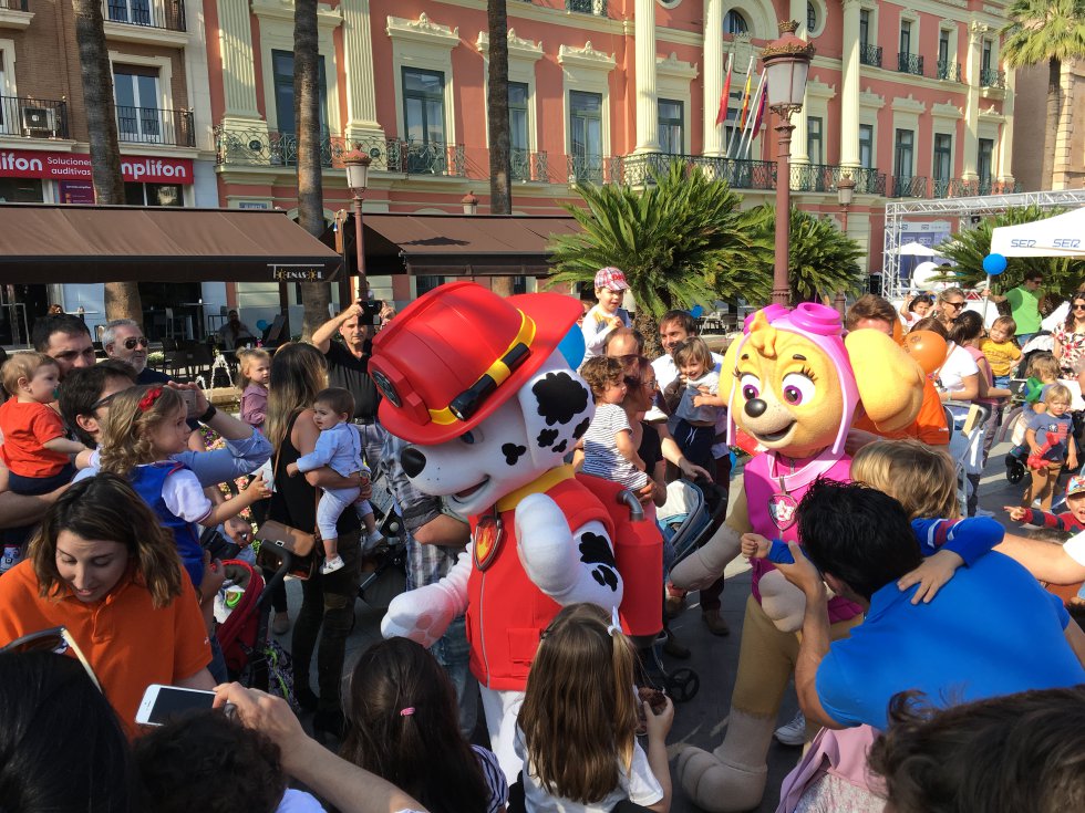 Los más pequeños han podido disfrutar de la actuación de Marshall y Skye, dos de los componentes de la Patrulla Canina Los más pequeños han podido disfrutar de la actuación de Marshall y Skye, dos de los componentes de la Patrulla Canina